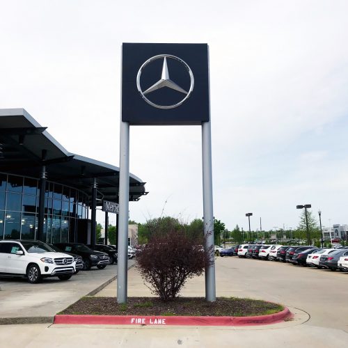 Mercedes Benz Pylon
